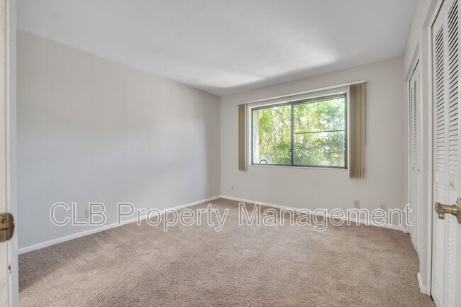 Building Photo - 251 Orange Grove Dr