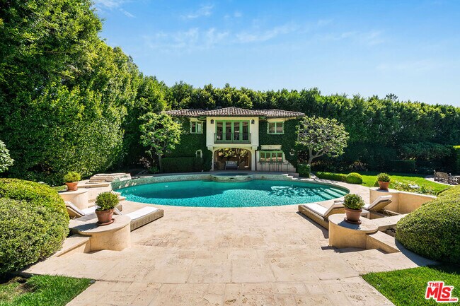 Building Photo - 1550 Amalfi Dr