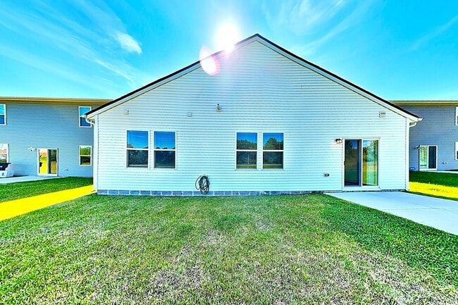Building Photo - 842 Holmdale Dr