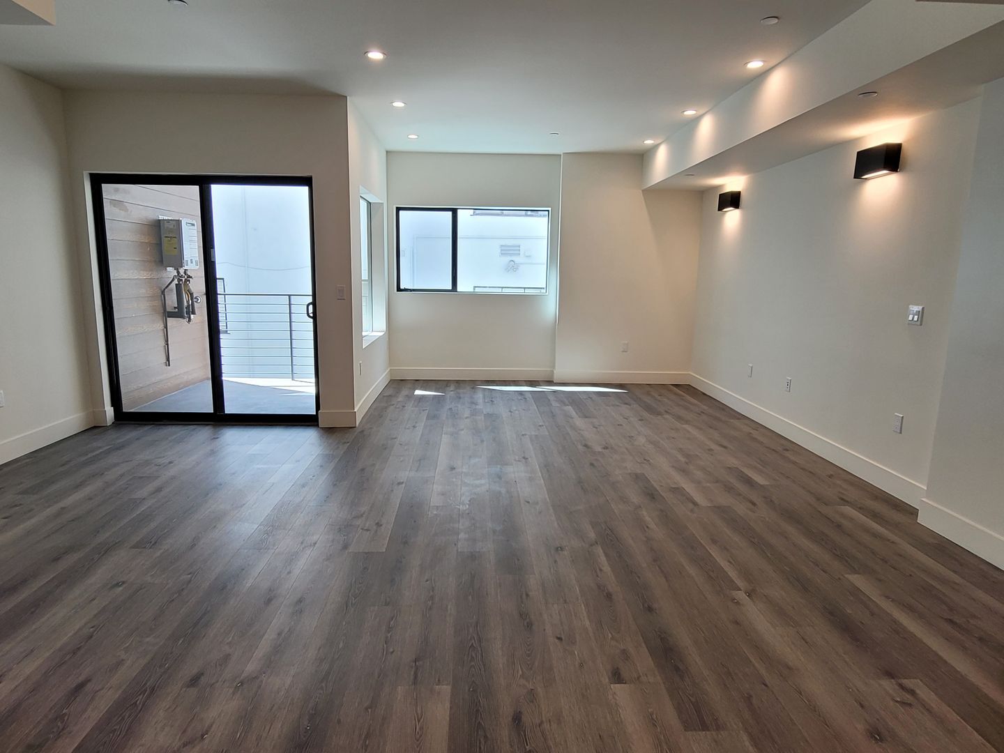 Building Photo - 862 Moraga Dr