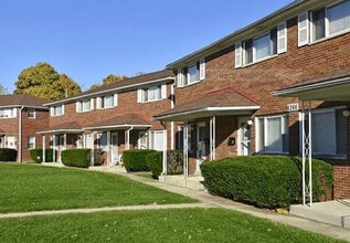 Building Photo - Now Leasing 2 Bedroom 1 Bath Townhome W/Finished Basement