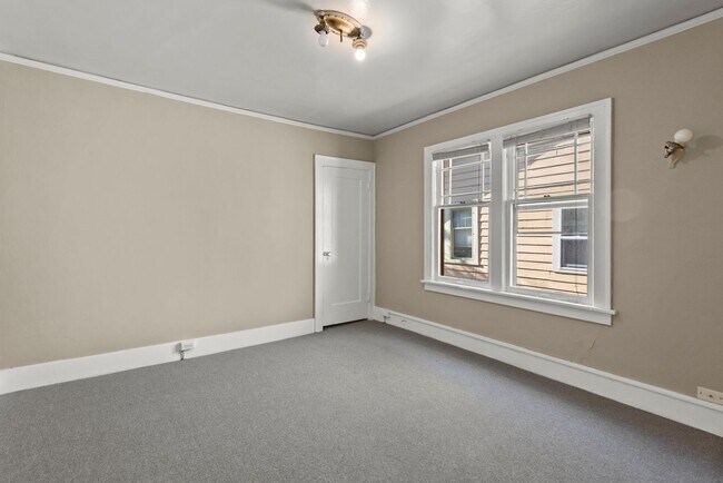 Building Photo - Private Room in Spacious 7-Bedroom, 3-Bath...