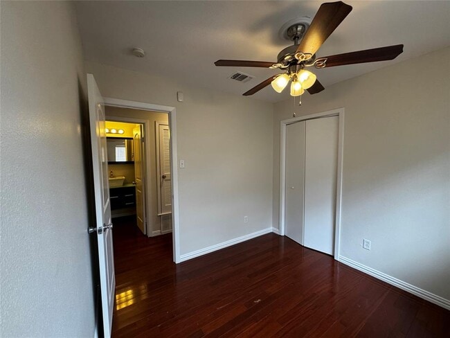 Building Photo - 5907 Garden Oaks Dr