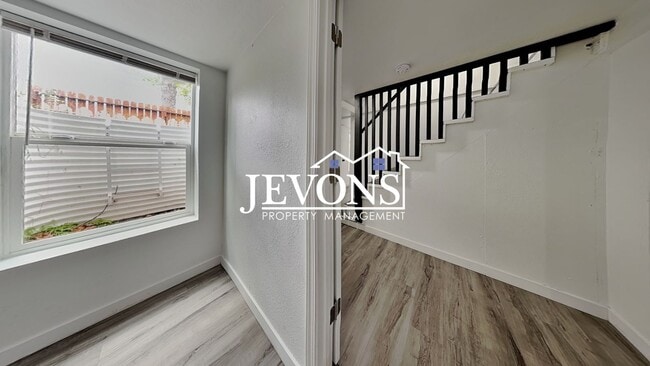 Building Photo - 630 N Skyline Dr
