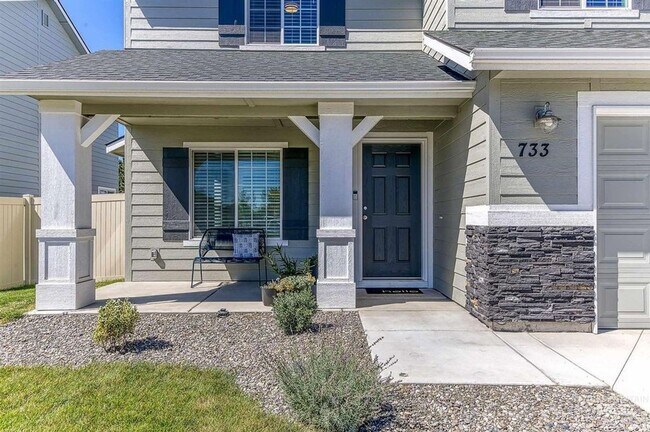 Building Photo - Large 5 Bedroom 3 Bath Home in Meridian _ Dog Friendly!