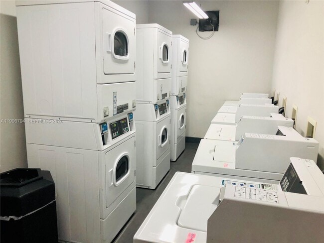 Building Photo - 650 NE 64th St