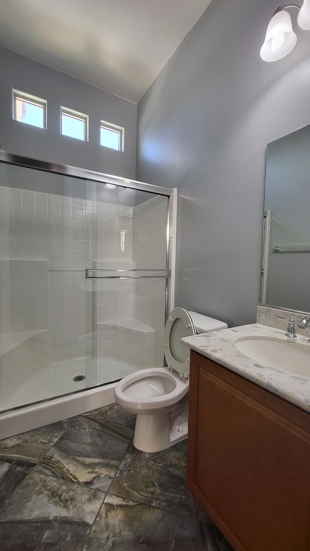 Building Photo - 5 bedroom, 4 bathroom home with a Casita