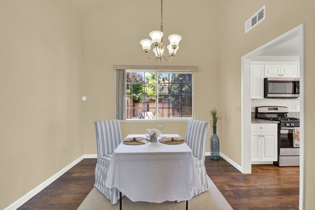 Building Photo - Two Story Home