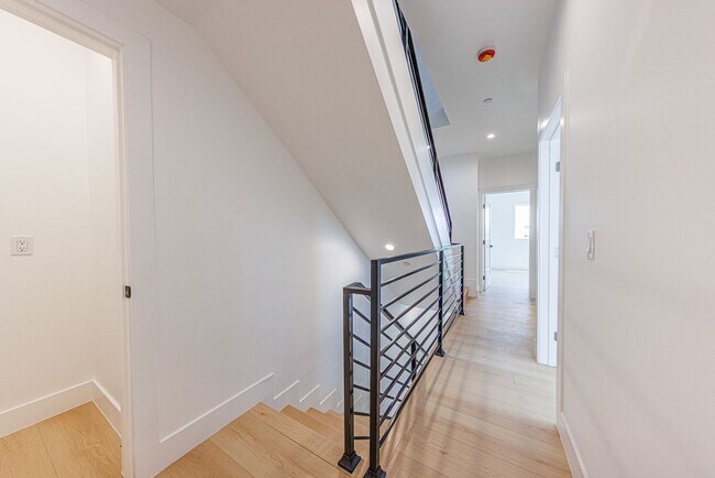 Building Photo - 1063 S Corning St