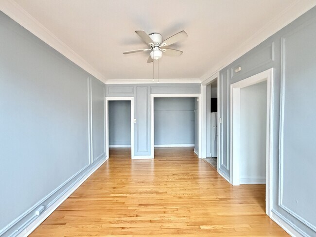 Building Photo - 1371 W Estes Ave