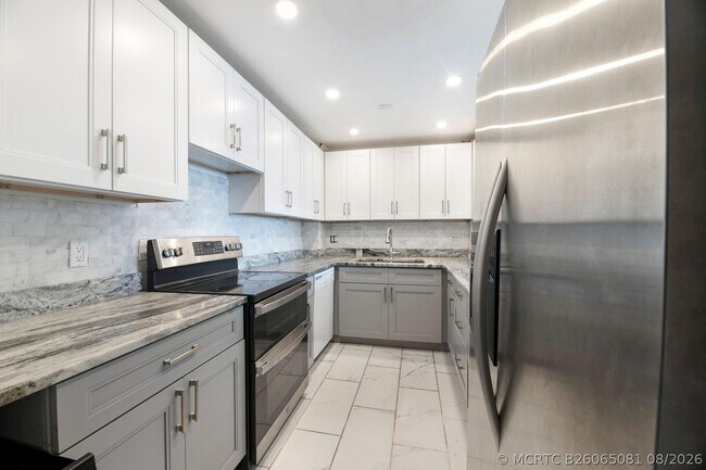 Building Photo - 3800 N Hills Dr