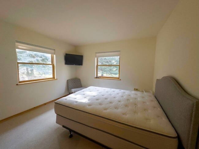 Building Photo - 233 Timberline Rd