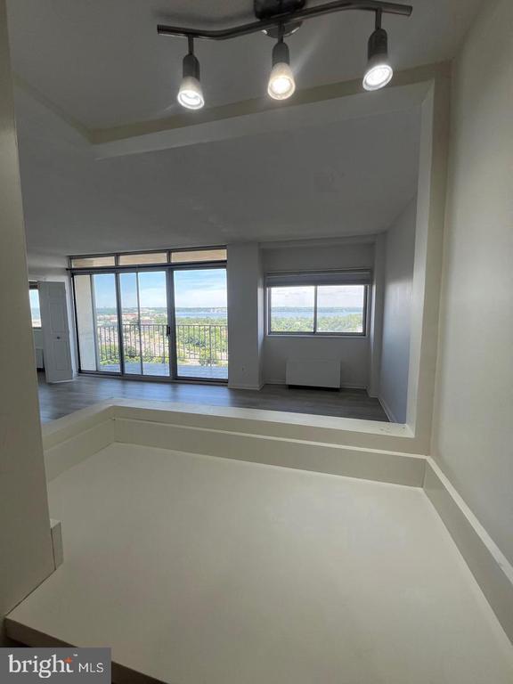 Building Photo - 2059 Huntington Ave