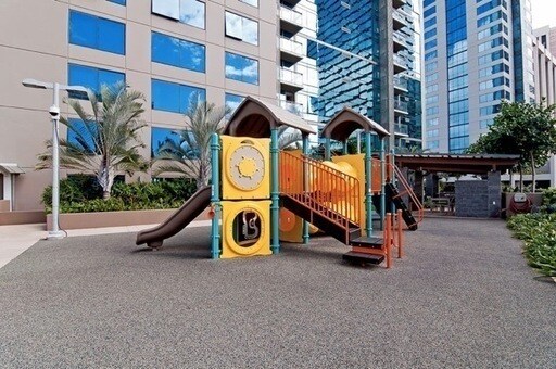 Building Photo - Downtown Luxury! Convenient Location!