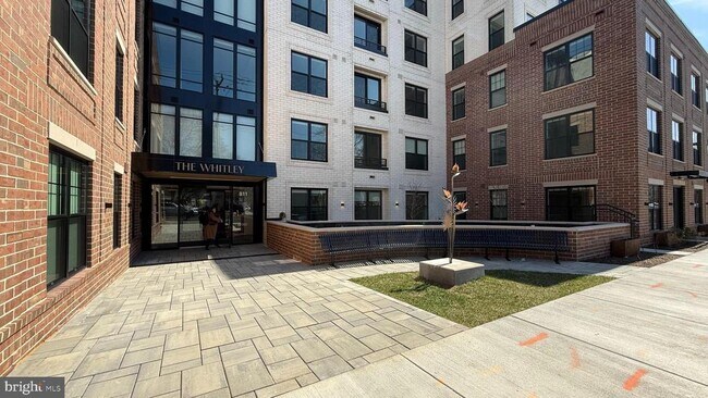 Building Photo - 811 N Columbus St