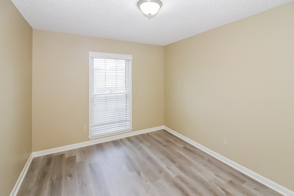 Building Photo - 951 Cully Rd