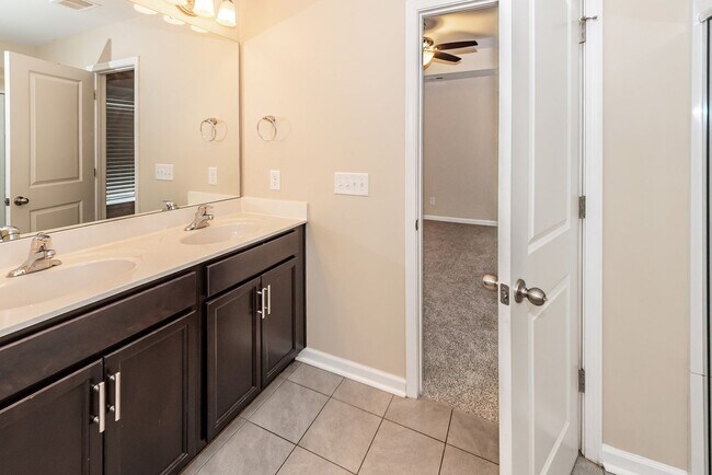 Building Photo - 3 Bedroom, 2.5 Bathroom Home in Hunters Bend - Ladson