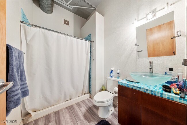 Building Photo - 5691 Deer Creek Falls Ct