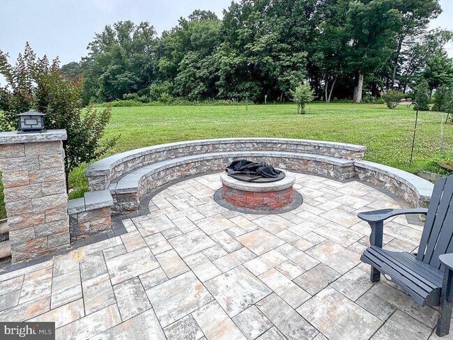 Building Photo - 141 Hawkes Ct