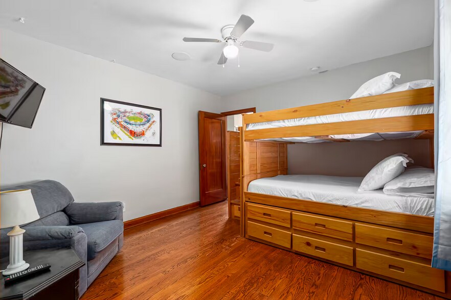 Building Photo - 5638 Botanical Ave