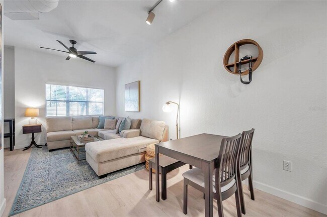 Building Photo - 520 S Armenia Ave