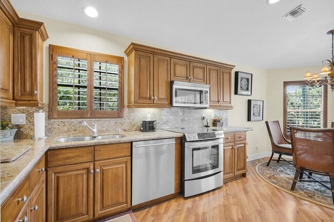 Building Photo - 222 Legendary Cir