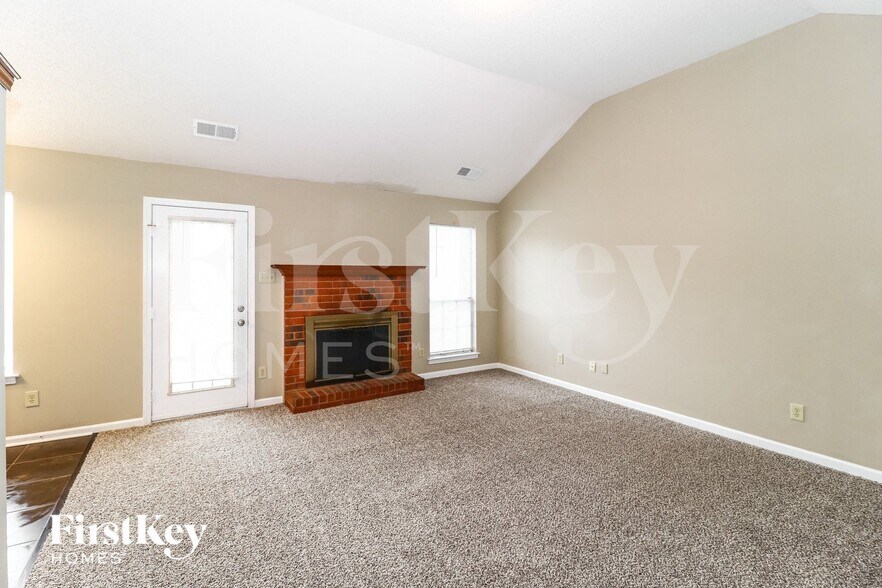 Building Photo - 5672 Riverhead Ave