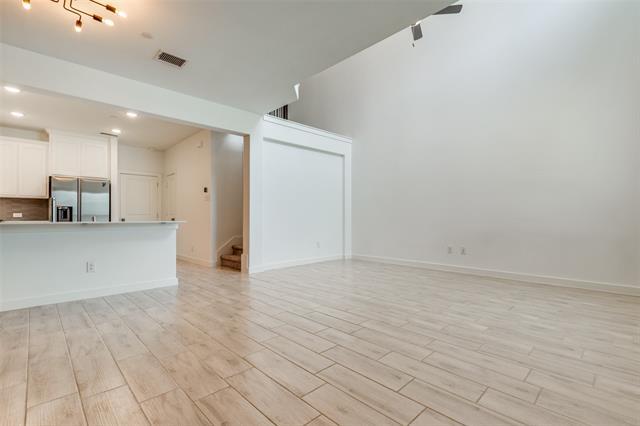 Building Photo - 3925 Cresthill Dr