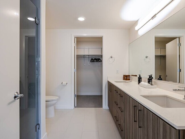 Building Photo - 1550 NW Naito Pkwy