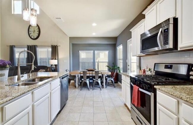 Building Photo - 129 Fort Griffin Dr