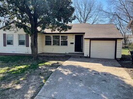 Building Photo - 4014 E Woodrow Pl