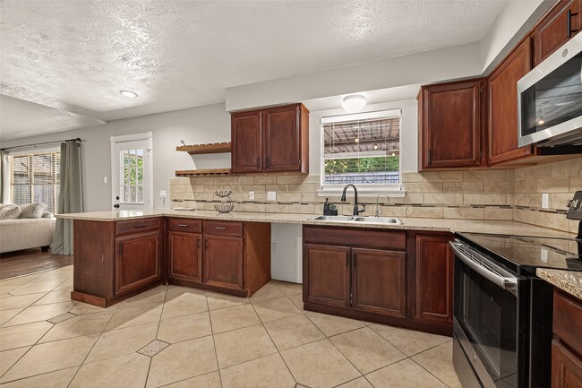 Building Photo - 1407 Somercotes Ln