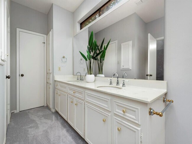 Building Photo - 3323 Village Falls Ct