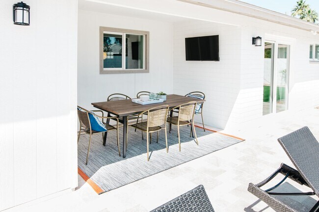 Building Photo - Spacious & beautiful home in Scottsdale wi...