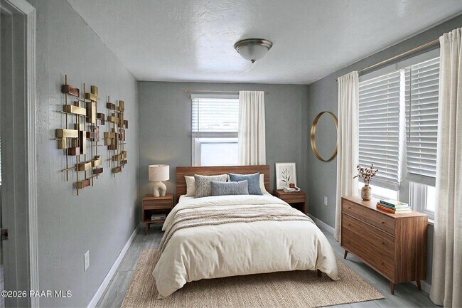 Building Photo - 2143 N Bell Ave