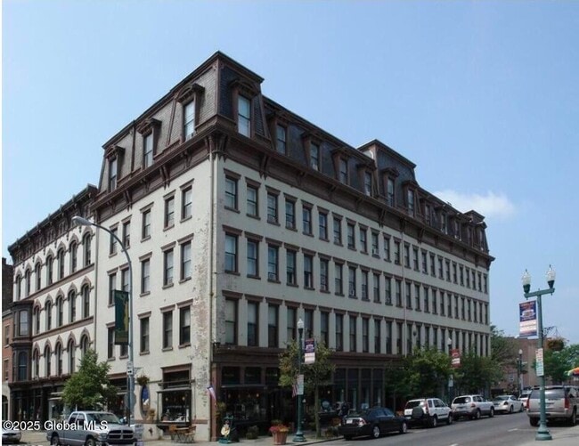 Primary Photo - 5 Broadway