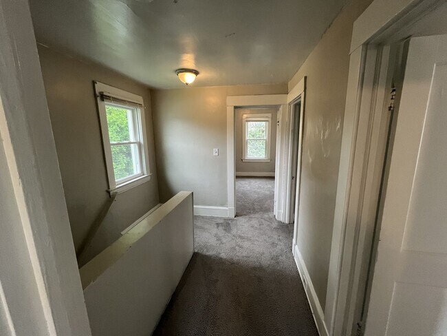 Building Photo - Four bedroom one bathroom single family home for rent. MOVE IN SPECIAL - HALF OFF FIRST MONTHS RENT