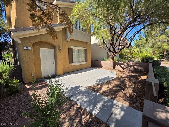 Building Photo - 10021 Via Toro Ave