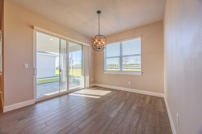 Building Photo - 6616 Cloverdale Ave