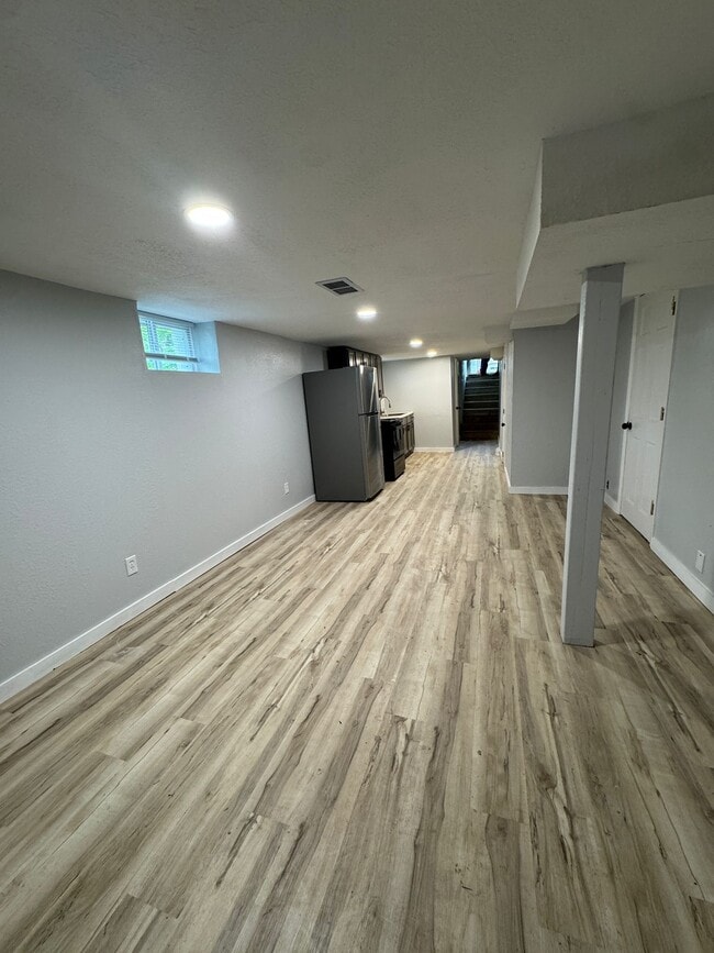 Building Photo - 1053 Huey St