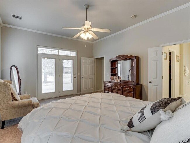 Building Photo - 15400 Swallowtail Rd