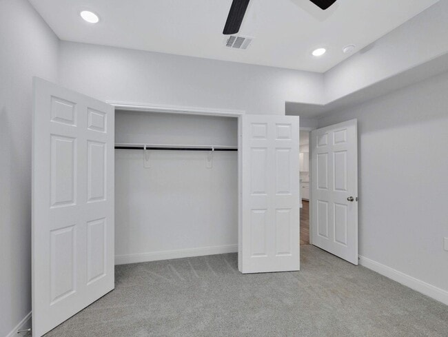 Building Photo - 430 Schmidt Rd