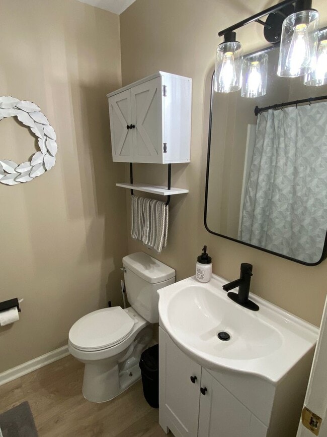 Building Photo - l2432 Largo Drive- furnished