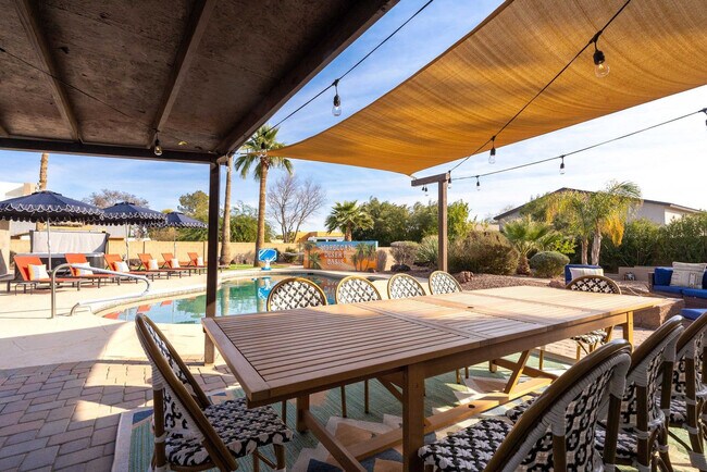 Building Photo - 6235 E Thunderbird Rd