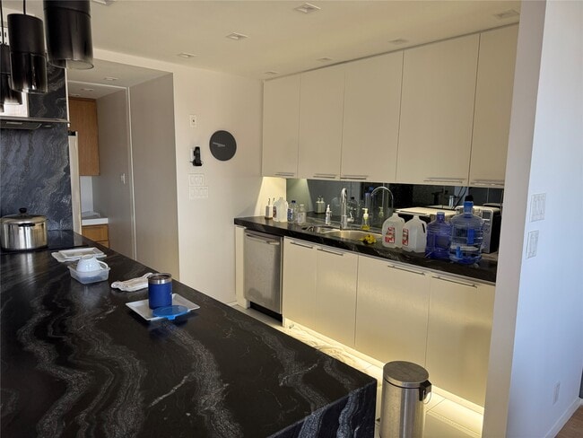 Building Photo - 49 Briar Hollow Ln