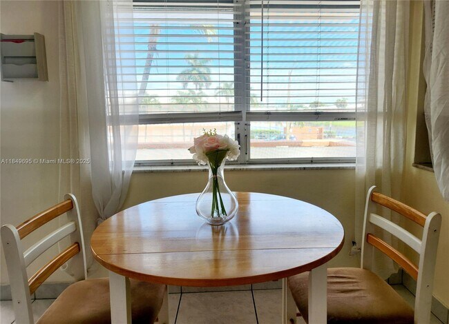 Primary Photo - 920 SW 11th Ave