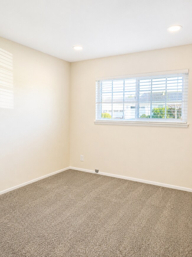 Building Photo - Lovely 3 bedroom 2 bathroom home in San Jose. Available for rent Now!
