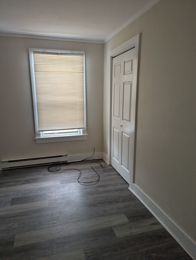 Building Photo - 16 Village St