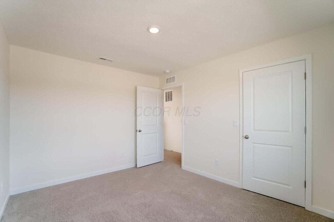 Building Photo - 852 Sunny Vale Dr