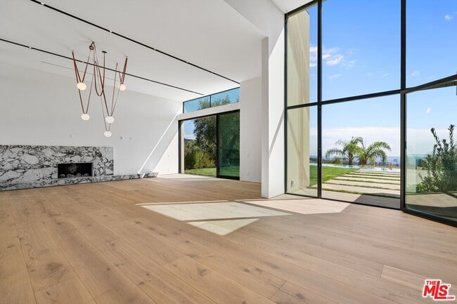 Building Photo - 2501 Banyan Dr
